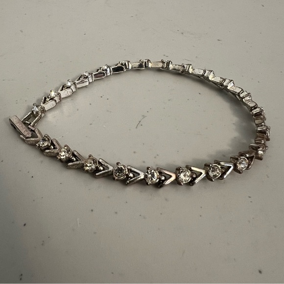 Vintage Avon Silver Plated Tennis Bracelet - Picture 6 of 7